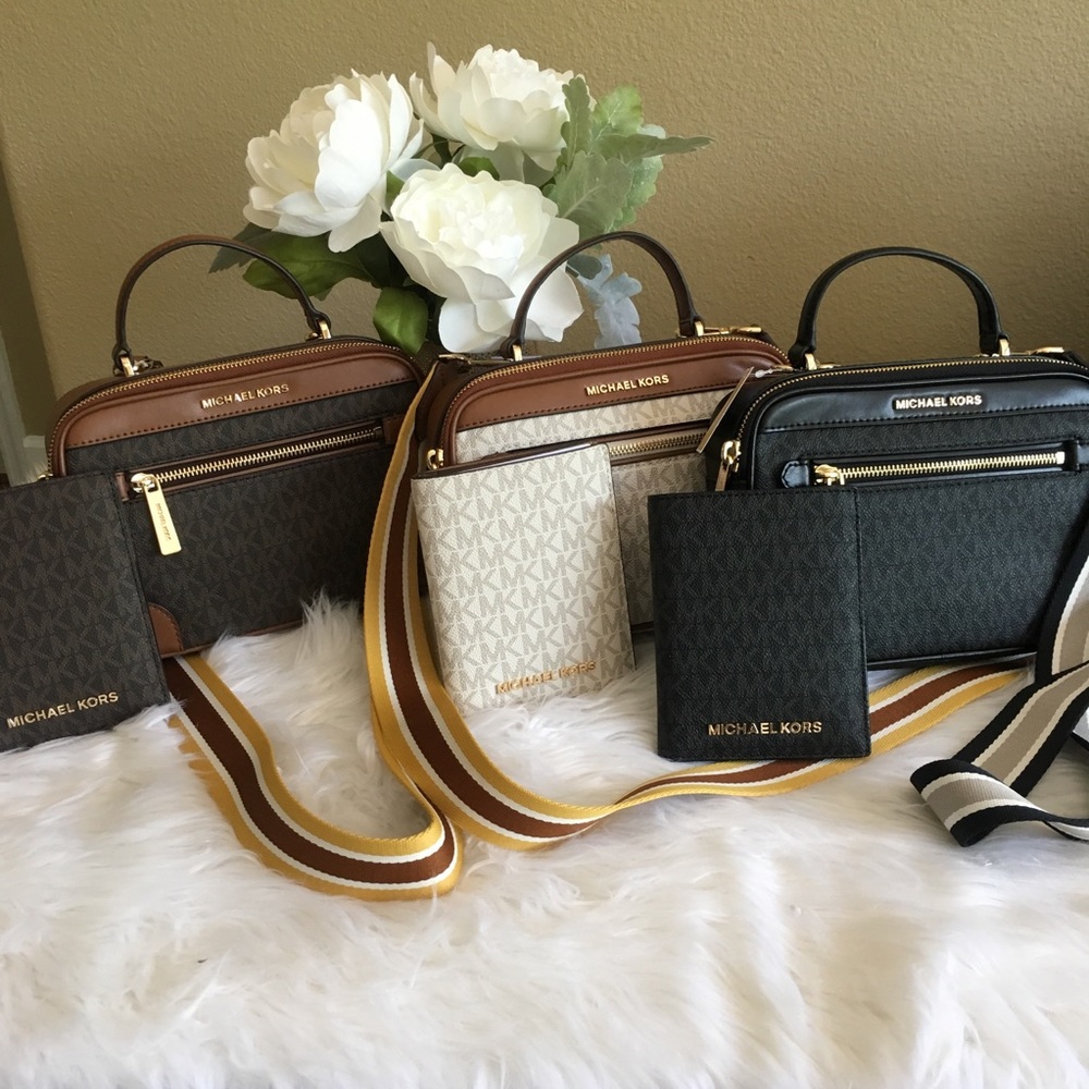 Michael Kors Crossbody Bag & passport case/wallet - Picture 2 of 8